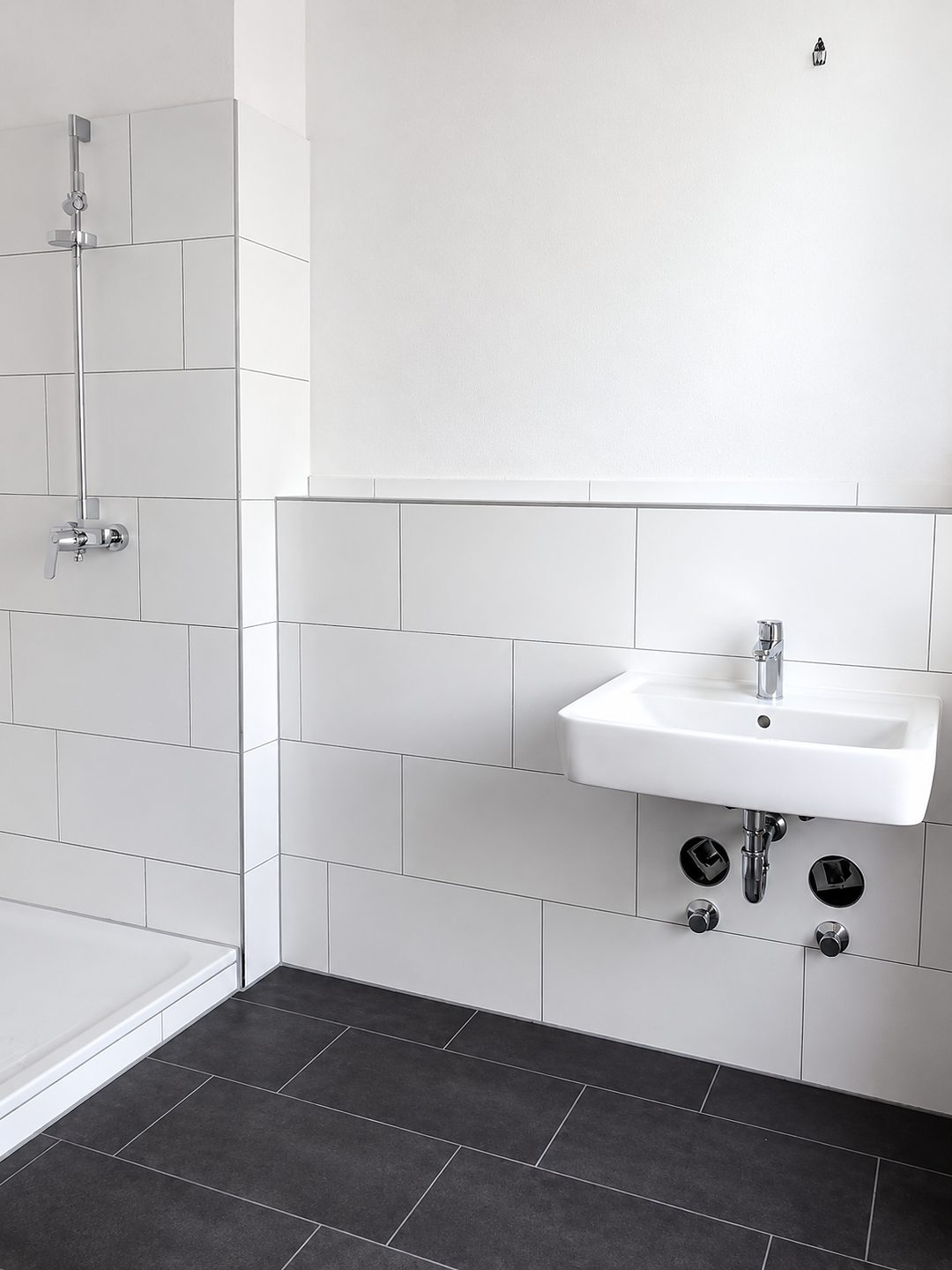 Waschtisch im frisch gereinigten Badezimmer